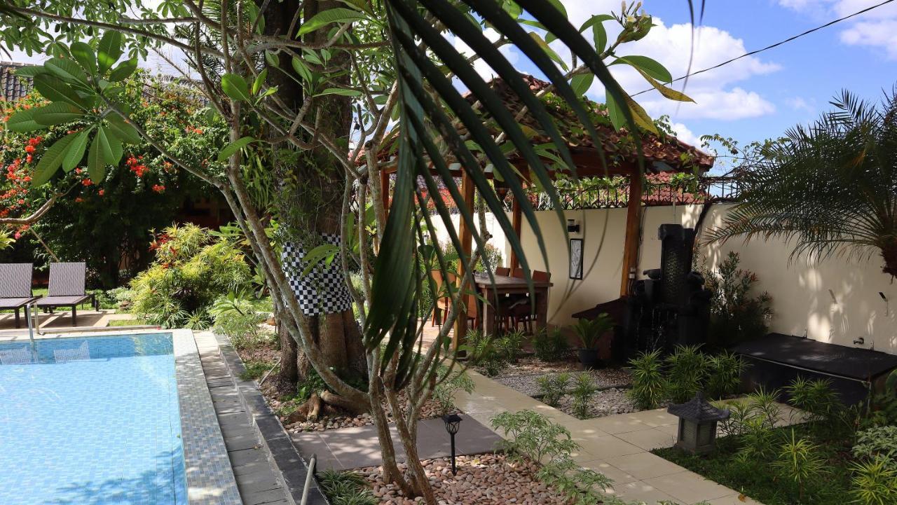 Rosseno Villa Yogyakarta Exterior photo