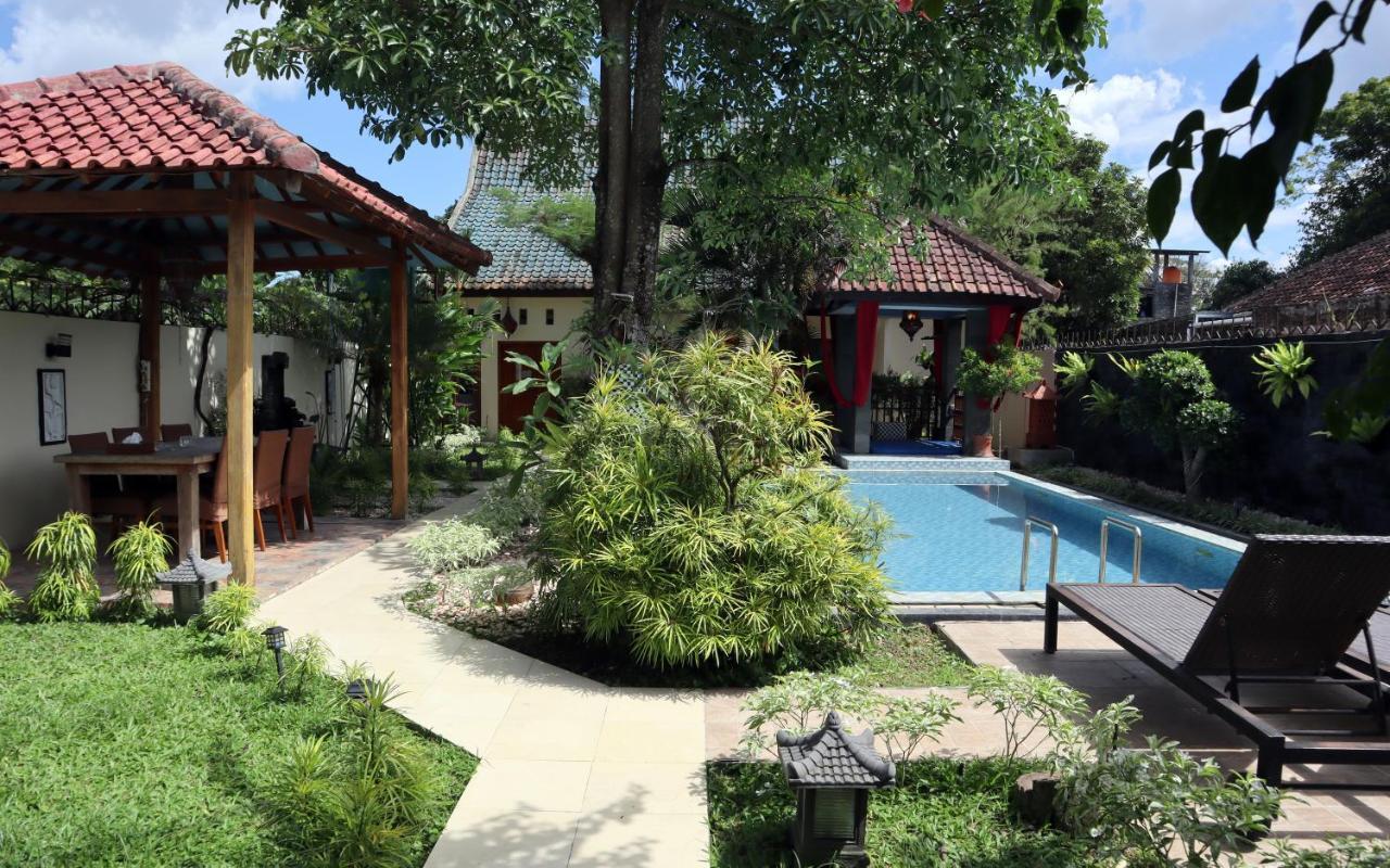 Rosseno Villa Yogyakarta Exterior photo