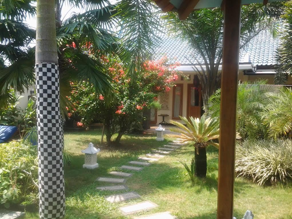 Rosseno Villa Yogyakarta Exterior photo